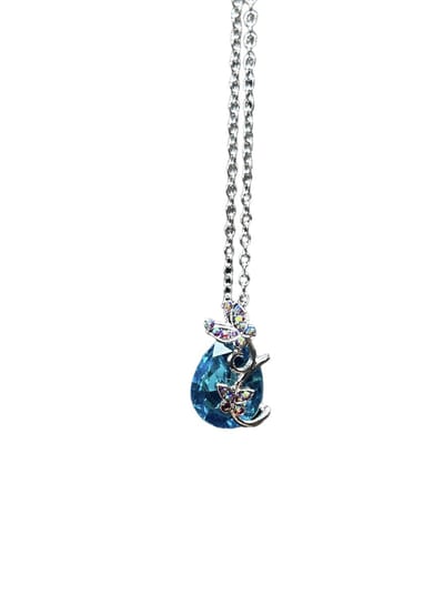 Bijoux by Ive - Ketting met hanger - 2 Vlinders op blauwe steen