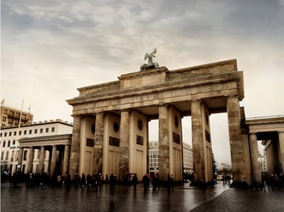 Fotobehang - Toeristen in de buurt van de Brandenburger Tor.