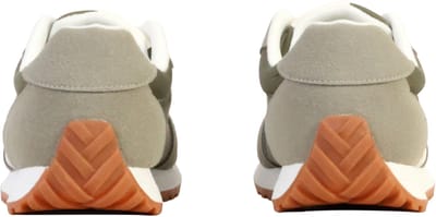 Sneakers met veters