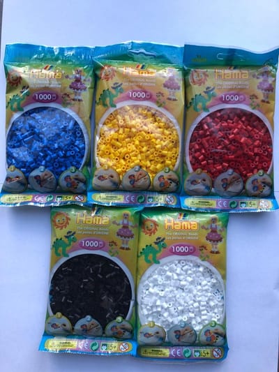 Set van 5 verschillende basis kleuren Hama midi strijkkralen: rood, geel, blauw, wit & zwart (primaire kleuren) voor normale strijkparels (creatief cadeau kinderfeestje)