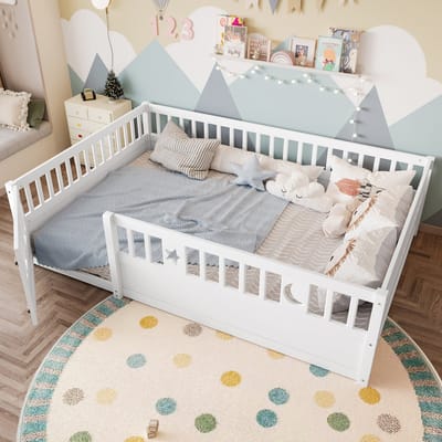 DESMIU Kinderbed 140 x 190 cm – Veiligheidsbed met slot en omheining – Sterren En Manendecoratie – Voor Kinderkamer – Grenenhout – Wit – Zonder Matras