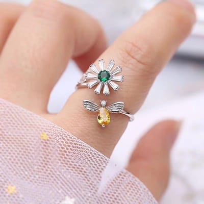 Bagues Ouvrables Huitan Fleur Mignonne et Abeille pour Femmes Couleur Dorée Zircon Cubique Coloré Bijoux Tendance pour Filles resizable white