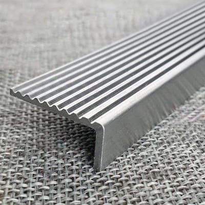 Trapprofiel Roestvrij Staal - Antislip Metalen Rand - Veilig Traplopen - Duurzaam Materiaal - 119 cm Lang - Metaal