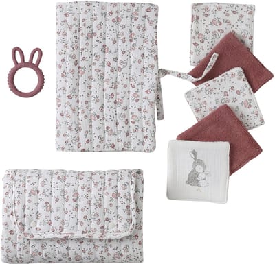 Vertbaudet 8-delige kraamcadeauset: 1 rammelaar, 1 aankleedkussen, 5 doekjes, 1 etui