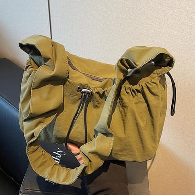 Nieuwe Mode Casual Schoudertas voor Dames Dames Mama Grote Capaciteit Canvas Tas Niche Ontwerp Pendelaar Crossbody Tas black