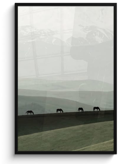 Poster in lijst - Fotolijst 80x120 cm - Posters - Grijs - Berg - Paarden - Posterlijst zwart - Decoratie - Wanddecoratie woonkamer - Muurdecoratie slaapkamer