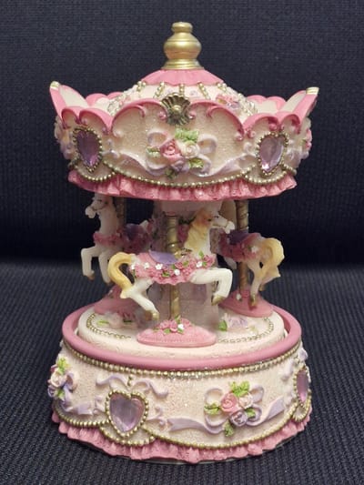 Vintage Speeldoos Carrousel - Muziekdoos - Eine kleine Nachtmusik Mozart - (hxbxd) ca. 16cm x 11cm x 11cm