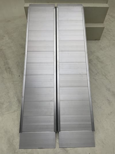 Oprijplaat aluminium 400kg lengte 1800 mm x breedte 760 mm inklapbaar MW Tools ARP20180