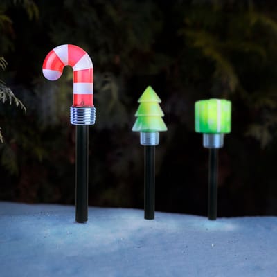 Solar Kerstlamp Met LED Verlichting – Cadeau Kerstboom Of Zuurstok – Koud Wit Licht – Werkt Op Zonne-Energie – Met Grondspies – Automatisch Aan Bij Schemering – Voor Tuin En Oprit – 37 X 7 X 7 Cm – 3 Vormen Willekeurig 1 Stuks [59761]