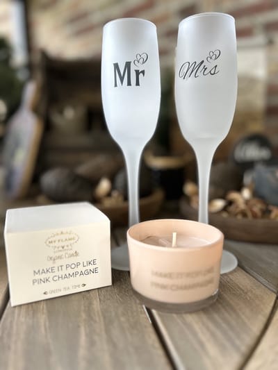 Creaties van Hier - Cadeau Pakket Huwelijk - Kaars My flame Make it pop like champagne - 2 Champagneglazen Mr / Mrs