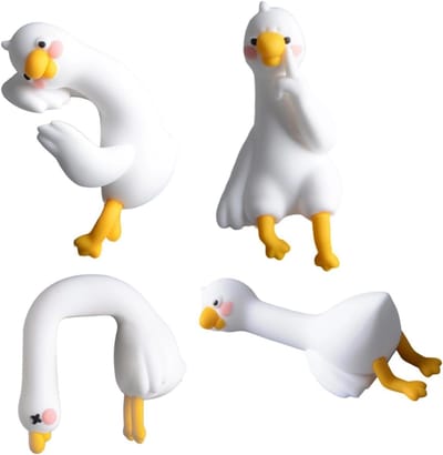 Daity Set van 4 mini-gansjes van hars - leuke computerdecoratie - 3D-sculpturen - kleine en schattige gansjes - geschikt voor bureaus - autodashboards en als decoratie voor binnen (wit).