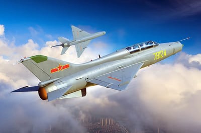 Trumpeter Modelbouwpakket Militaire voertuigen - 02825 Mikoyan-Gurevich MiG-21 Fishbed - JJ-7A Trainer Plastic - 1:48 - Modelbouw