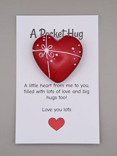 Hartje -Knuffelsteen - Speksteen hart - A Pocket Hug - Wenskaartje - LOVE - Geschenkje - Rood Hart