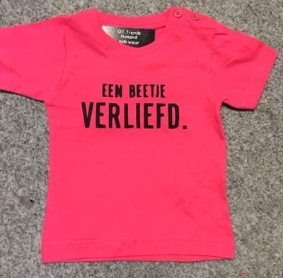 Baby shirt met opdruk ''een beetje verliefd'' maat 80 roze