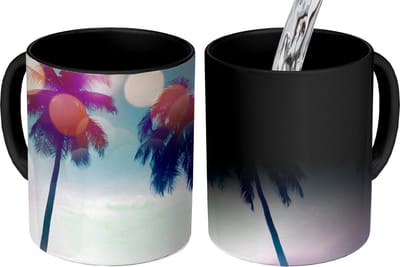 Magische Mok - Foto op Warmte Mokken - Koffiemok - Zomer - Palmen - Lucht - Roze - Magic Mok - Beker - 350 ML - Theemok