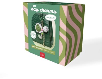 La Petite Epicerie Kit DIY Crochet - My Bag Charms / Mijn Tasbedels - MATCHA CLUB 2 tasbedels om te haken (bloemenkikker & matcha-kopje) | Creatieve | Hobbyset | kinderen en volwassenen | beginnersvriendelijk