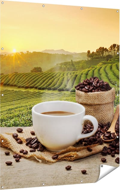 Gards Tuinposter Kopje Koffie op een Plantage Achtergrond6 - 120x160 cm - Tuindoek - Tuindecoratie - Wanddecoratie buiten - Tuinschilderij