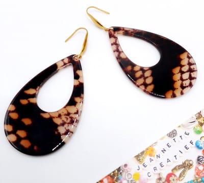 Jeannette-Creatief® - Resin – Druppel Groot Snake - Bruine Oorbellen - Resin Oorbellen – Oorbellen Slangenprint - Gouden Oorbellen – Oorhangers - Oorbellen dames - Oorhaakjes
