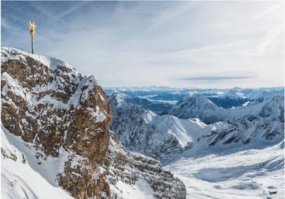 Fotobehangkoning - Behang - Vliesbehang - Fotobehang - Alpen - Zugspitze - Bergen - Berglandschap - 100 x 70 cm