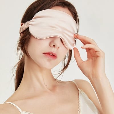 Luxe Oversized Zijde Slaapmasker 22 Momme – Champangne - 100% Mulberry Silk – Extra Groot & Lichtdicht – Perfect Cadeau (Gift) – Ideaal voor Reizen & Thuisgebruik