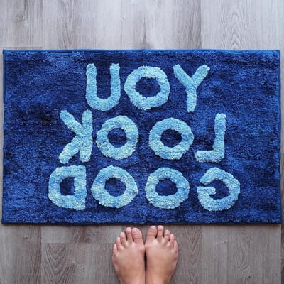 You Look Good Badmat Grappige Leuke Badkamer Tapijten Marineblauw Lavendel Hallo Prachtig Tapijt Douche Mooie Knappe Grappige Badkamer Decor Leuke Badmat Antislip Wasbaar