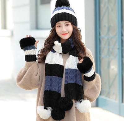 BRD Winter® | Blauw Zwart Wit 3 delige winterset | Gevoerde muts met pompon, sjaal met pompons en vingerloze handschoenen