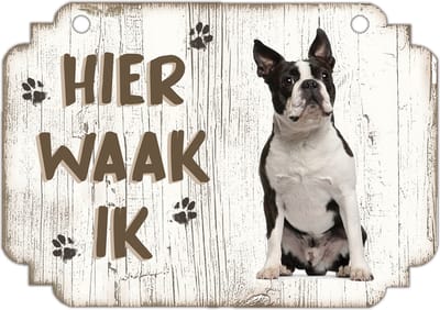 Hier Waak Ik: Boston Terriër | Waakbord | Spreukenbord | Hondenras | Hond | Betreden op eigen risico | Pas Op Voor De Hond | Deurbordjes | Bewaker Van Dit Huis