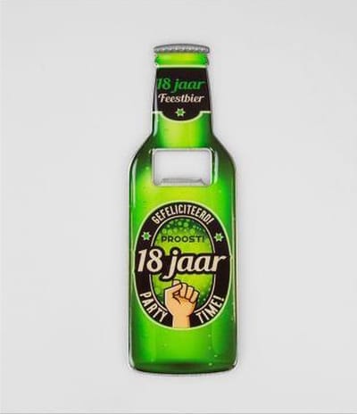 Bieropener - Magnetisch - 18 jaar - In cadeauverpakking met gekleurd lint