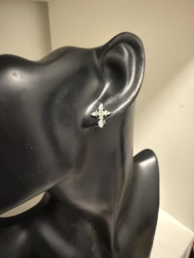 Strass kruis oorknoppen || Make up | Parfum | Moederdag | Verjaardagscadeau| Cadeautje| Valentijnsdag| Kado | sieraden | vaderdag | oorbellen | oorsieraden