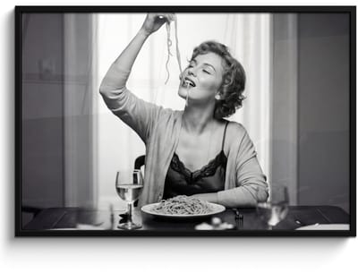 Poster in lijst - Fotolijst 120x80 cm - Posters - Vrouw - Spaghetti - Zwart - Wit - Posterlijst zwart - Decoratie - Wanddecoratie woonkamer - Muurdecoratie slaapkamer