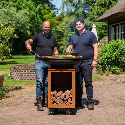 RJRoyal Living BBQ Plancha Grill Hermano XXL Blackline Cortenstaal - Met pook en houtopslag Ø80cm 8mm