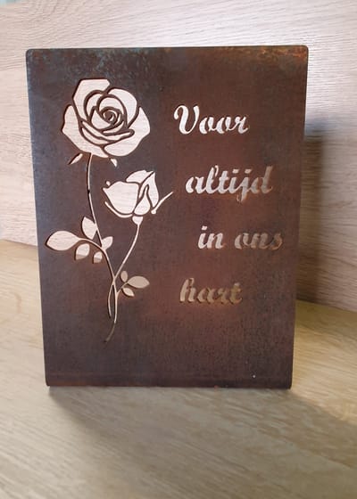 CorTenStaal staander "roos", Rouwdecoratie, grafornament, grafdecoratie, aandenken,nooit vergeten, voor altijd.
