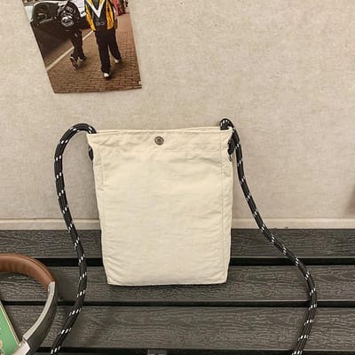 Zomer en Zomer High-end Niche Lichtgewicht Crossbody Tas Heren Nieuwe Nylon Mobiele Telefoon Tas Dames Mini Schoudertas beige