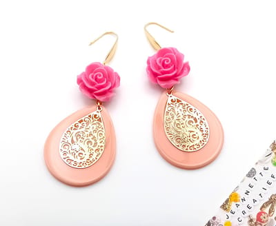 Jeannette-Creatief® - Resin - Oorbellen Resin Filigraan Perzikroze Fuchsia Gold - Oorbellen - Oorbellen met Rozen - Druppel Oorbellen - Kostuumsieraden - Filigraan Oorbellen - Eclectisch Oorbellen - Spanish Collection - Valentijn