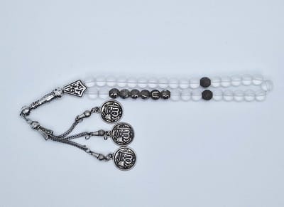 Handgemaakte naam tasbih 33 Kralen Natuursteen “ Selenite” - met metaal tassel “Allah jala jalaluh"- Met je naam of de naam van uw geliefde- 8 mm diameter van de korrel