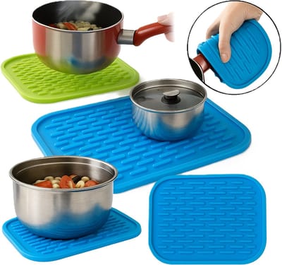 Siliconen Hittebestendige Onderzetter Blauw – 16 x 22 cm | Antislip Placemat | Multifunctionele Keukenmat voor Pannen, Borden & Glazen | Blauw/Zwart | Flexibel & Duurzaam