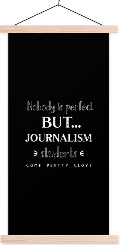 Posterhanger incl. Poster 60x120 cm - Schoolplaat - Journalistiek - Media - Quotes - Zwart wit - Student - Textielposter - Blanke latten