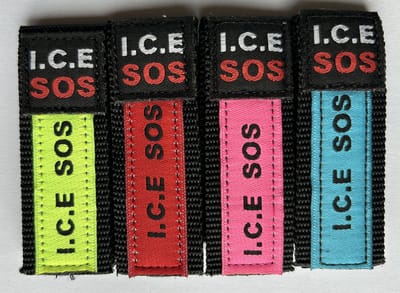 Runner-ID blauw ID4Runners – SOS Runner ID voor in je veters – Altijd je identificatie bij je tijdens het hardlopen, naast compressiekousen, hardlooplegging, jack, broek, short, sokken, smartphonehouder en running belt een onmisbaar item
