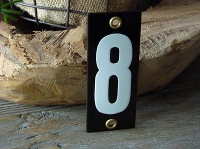 Emaille huisnummer 10x4 zwart/wit nr. 8