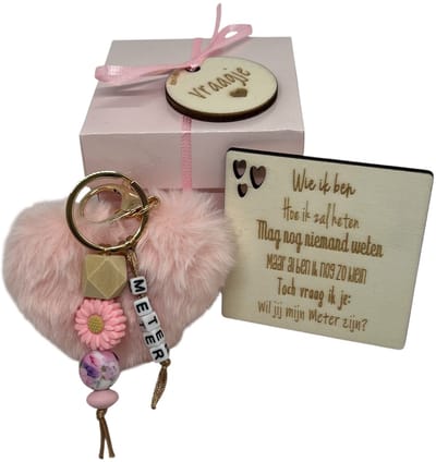 Sleutelhanger Wil je mijn METER zijn? | ROZE | pompom hartje |meter vragen | meter worden | meter worden | cadeau meter | Doosje met een vraag