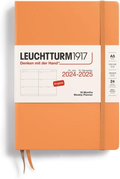 Weekkalender Medium A5 2025 - 18 Maanden Hardcover Abrikoos