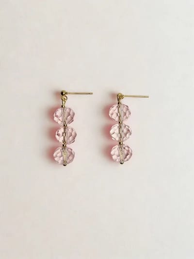 Oorstekers met 3 licht roze kristallen - Dames oorbellen met facet geslepen hanger - Stainless Steel - Hypoallergeen - The Jewellery Salon