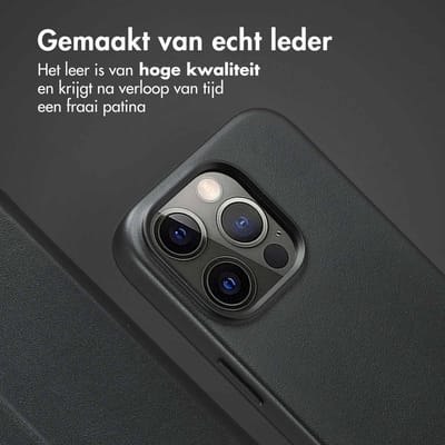 Accezz Hoesje - Geschikt voor Apple iPhone 15 Pro - Leather Bookcase 2-in-1 geschikt voor MagSafe - Black