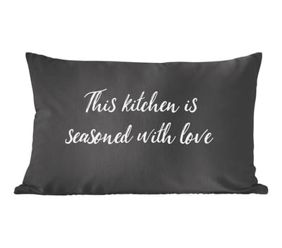 Sierkussens - Kussentjes Woonkamer - 50x30 cm - Spreuken - Koken - Liefde - Quotes - This kitchen is seasoned with love