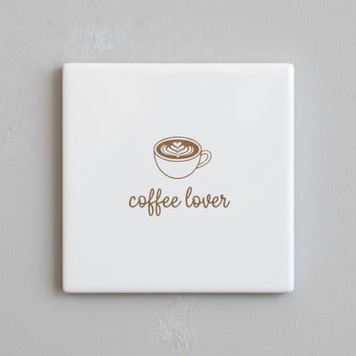 Coffee Lover Keramische Tegel – Minimalistische Koffiekop Quote Wanddecoratie – Keuken & Café Stijl – 15 × 15 cm