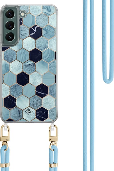 Casimoda® hoesje met koord - Geschikt voor Samsung S22 - Blue Cubes - Afneembaar koord - TPU/polycarbonaat - Blauw