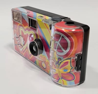Wegwerpcamera Pakket - Klassieke Camera - Momenten Vastleggen - Inclusief Flitser - 4 Stuks - Regenboog Hartjes