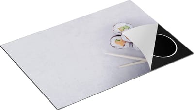 Chefcare Inductie Beschermer Sushi met Stokjes op een Grijze Achtergrond - 75x50 cm - Afdekplaat Inductie - Kookplaat Beschermer - Inductie Mat