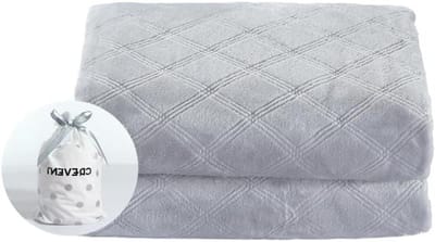 Kleine pluche fleece deken voor baby's en kinderen | Zacht en comfortabel | Geschikt voor jongens en meisjes | Lichtgrijs | 75 x 100 cm