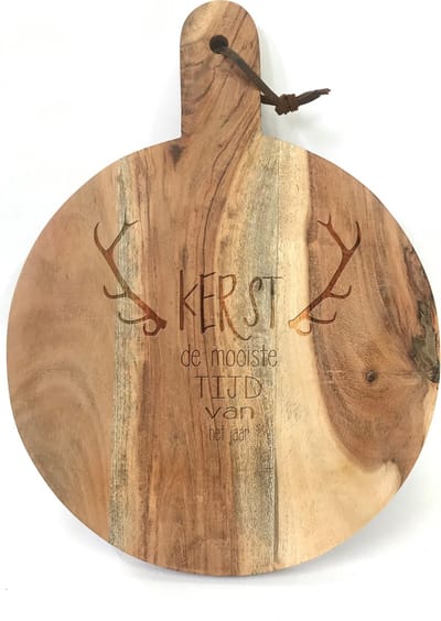 Ronde snijplank/borrelplank met tekst gravure, quote: KERST DE MOOISTE TIJD VAN HET JAAR. Het formaat is 40x30cm incl. handvat en 30cm doorsnede excl. handvat.
